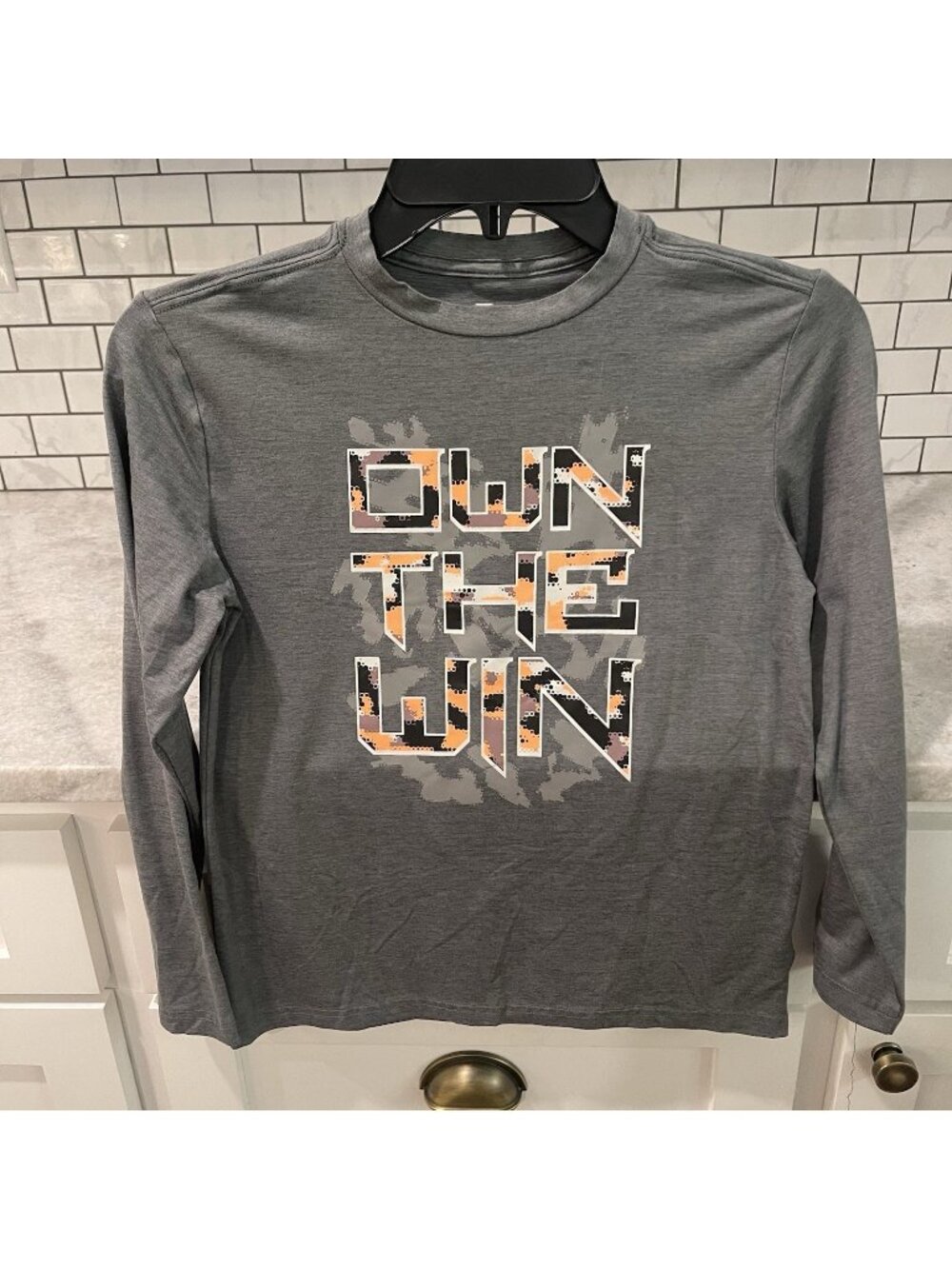 Runway Shirt Boys Medium Gray Long Sleeve Crewneck Graphic Tee‎